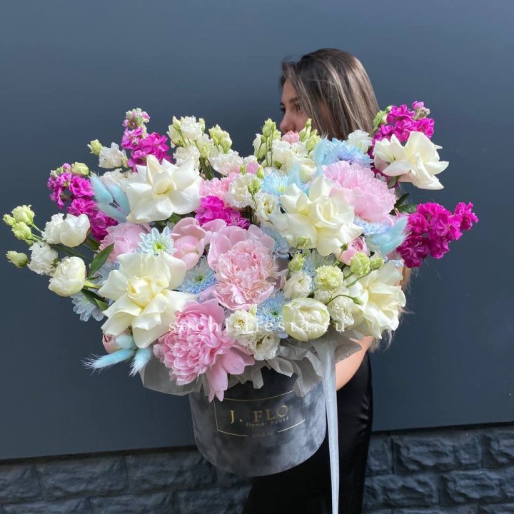 Дизайнерский цилиндр "Пионы гарден" в Казани