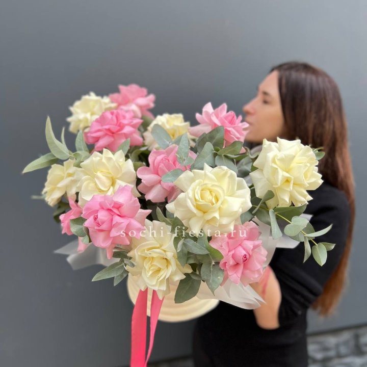 Зефирный бокс из 17 французских роз микс в Казани