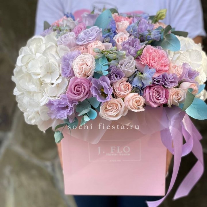 Цветочный бокс макси каб в Казани