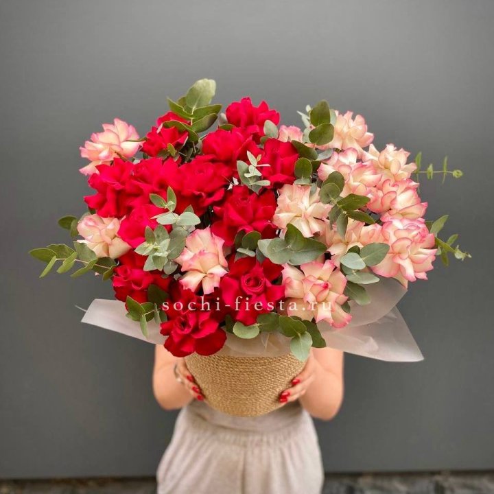 25 Французских роз в джутовом кашпо  в Казани