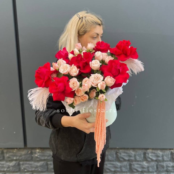 Бокс с нежными розами  в Казани