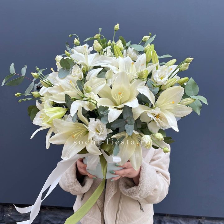 Бокс лилий и эустомы в Казани