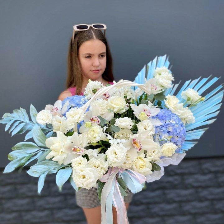 Цветочная корзина "Блю винч" в Казани