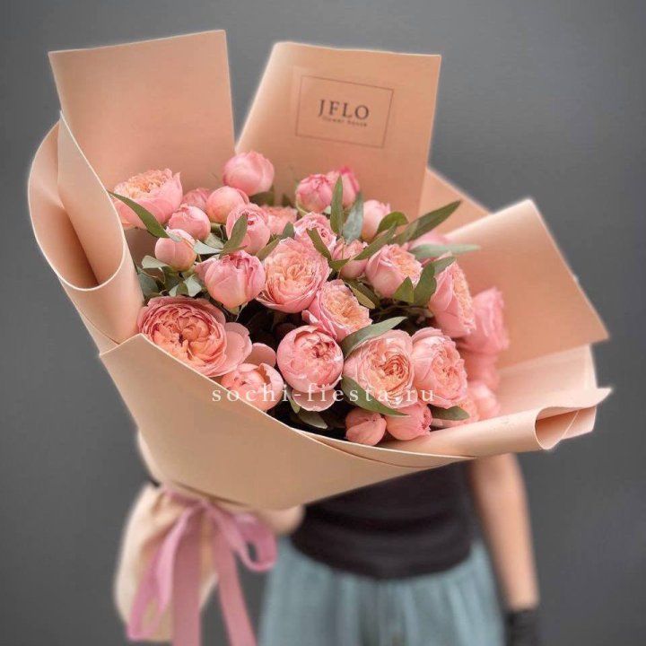 Букет из 9 кустовых роз Джульетта в Казани