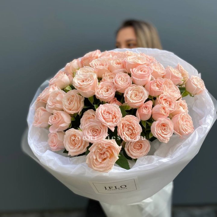 Букет кустовых роз Бомбастик в Казани