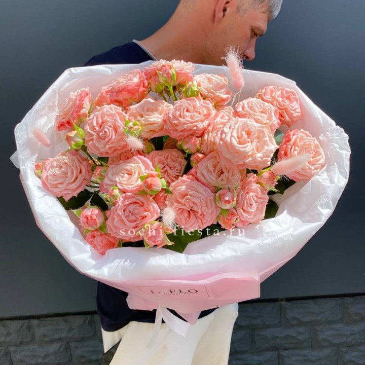 Пионовидные розы Мадам Бомбастик в Казани