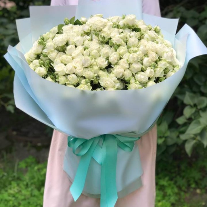51 белая кустовая роза в Казани