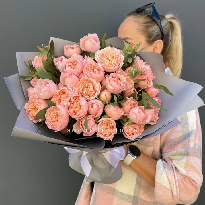 Букет с пионовидными розами "Пивайн" в Казани