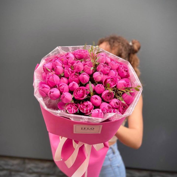 Кустовые розы букет Мисти Баблс в Казани