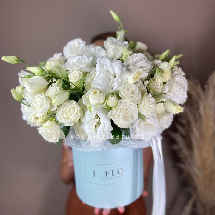 Бокс кустовых роз и эустомы  в Казани