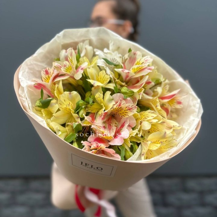 Альстромерии в нежном оформлении в Казани