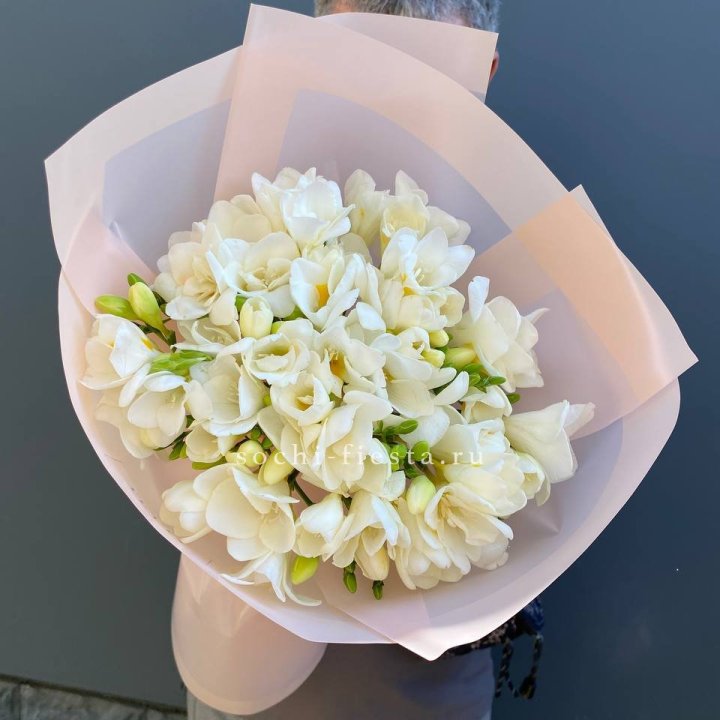 Букет белых фрезий  в Казани