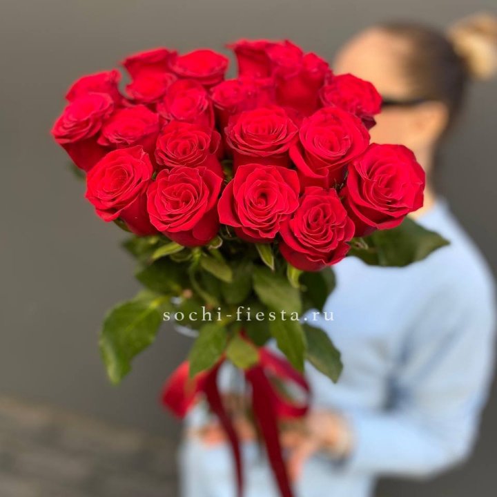 19 красных роз в Казани