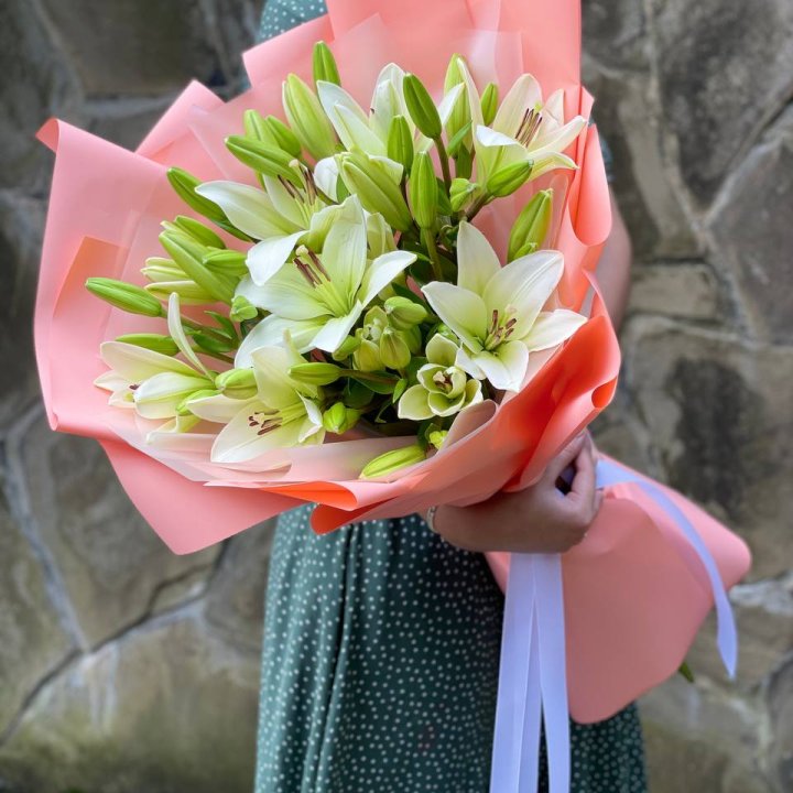Букет из 7 белых лилий в Казани