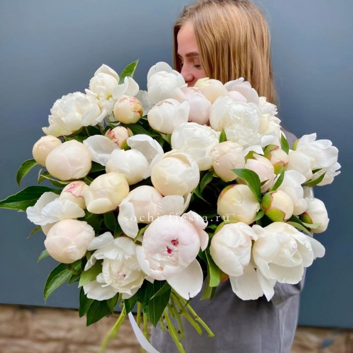 Охапка пионов в Казани
