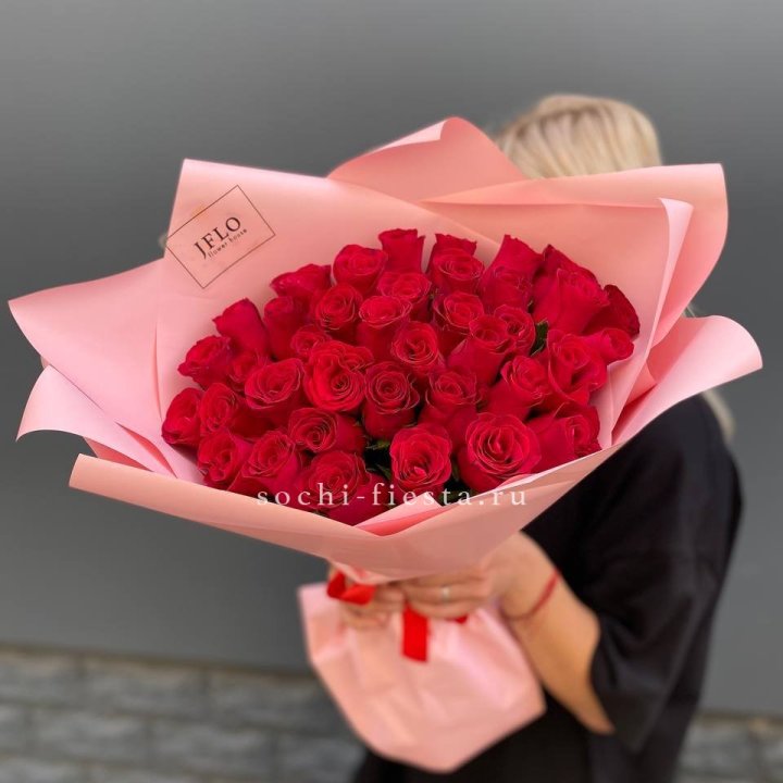 35 красных роз в Казани