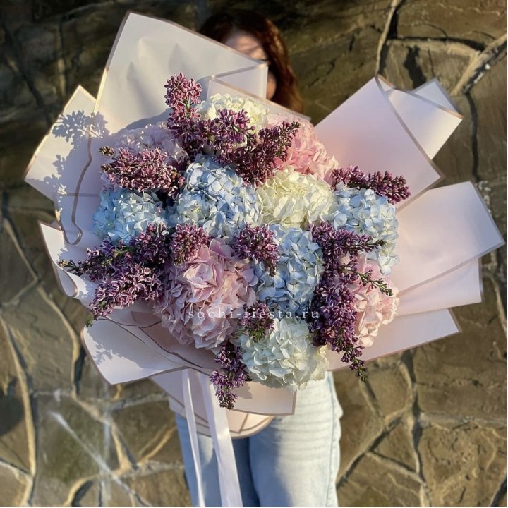 Букет гортензии с сиренью в Казани