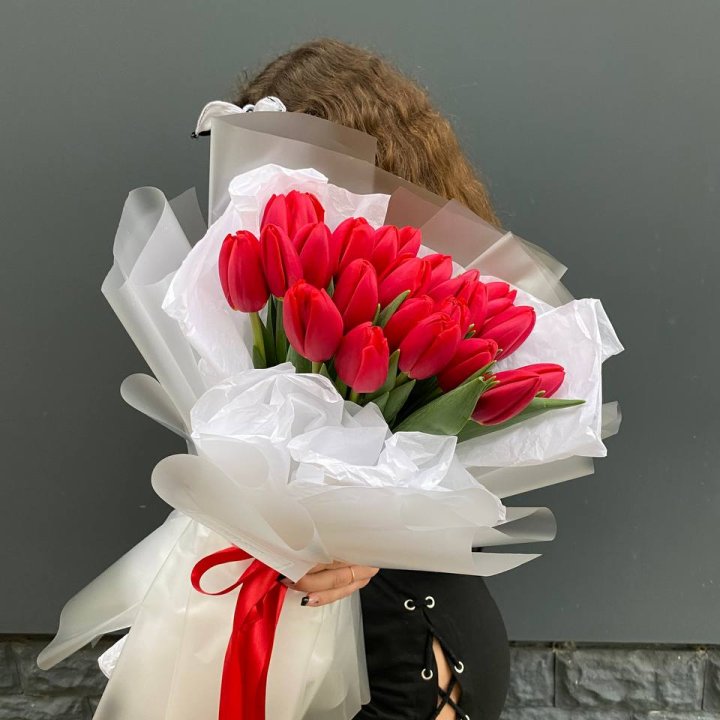  25 красных воздушных тюльпанов в Казани