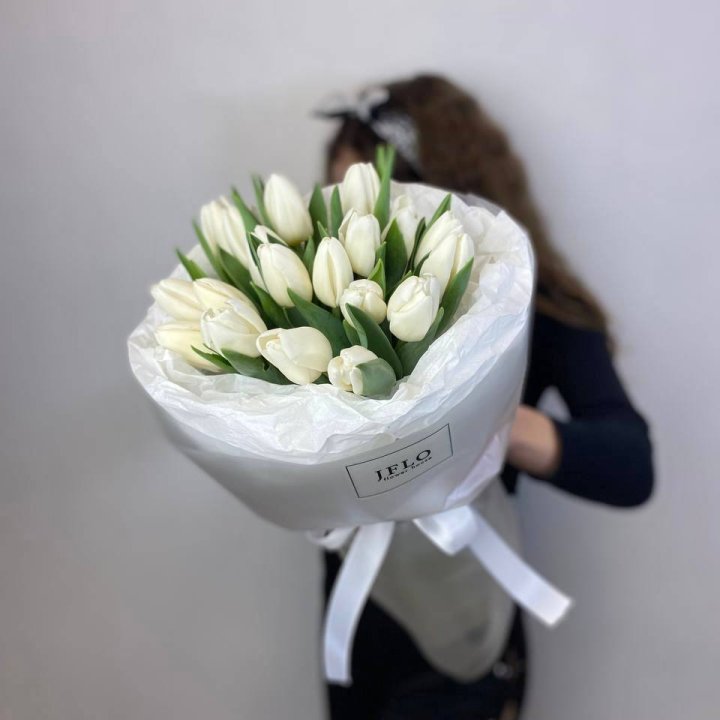  19 белых воздушных тюльпанов в Казани