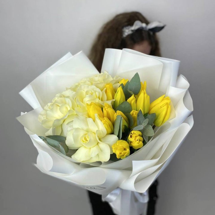 Дуо жёлтые тюльпаны и розы в Казани