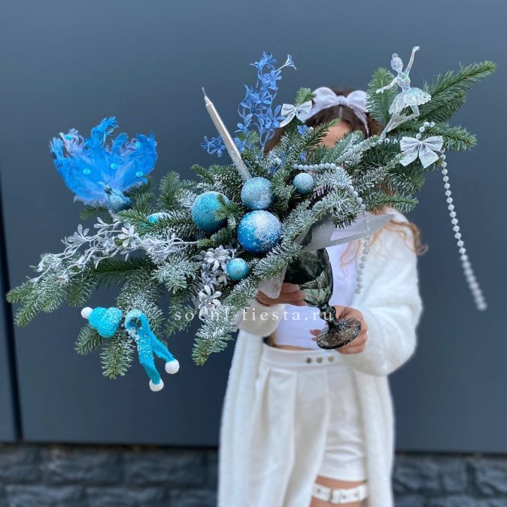 Композиция в бокале голубая в Казани