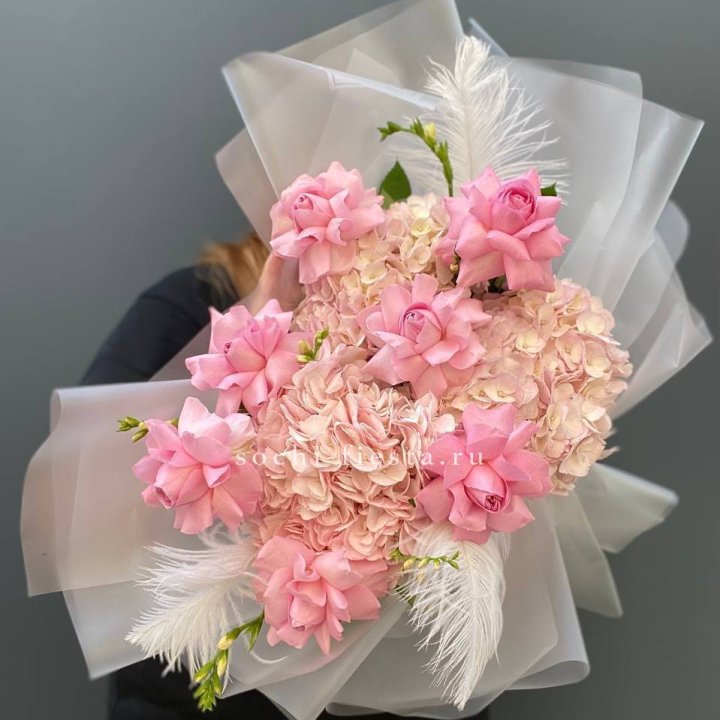  Букет  из гортензий и розовых роз в Казани