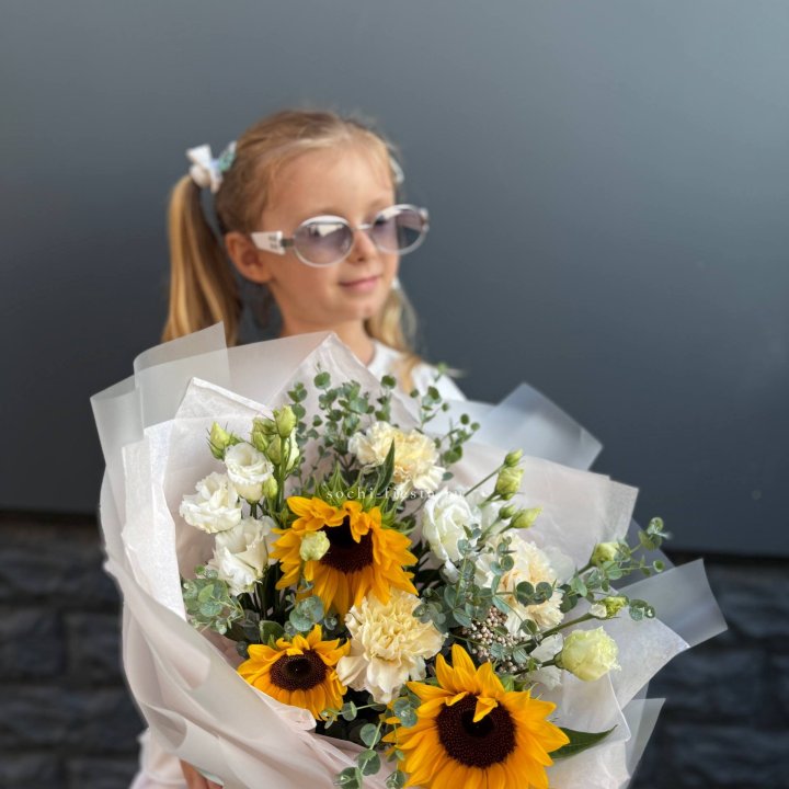  Букет  из стойких цветов с подсолнухами в Казани