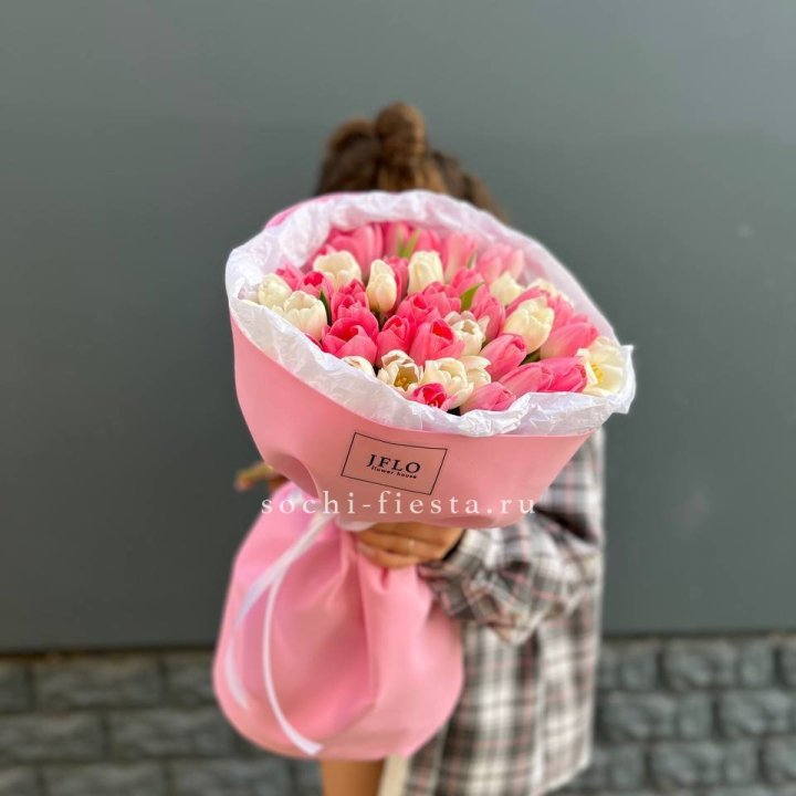 51 бело-розовый тюльпан в Казани