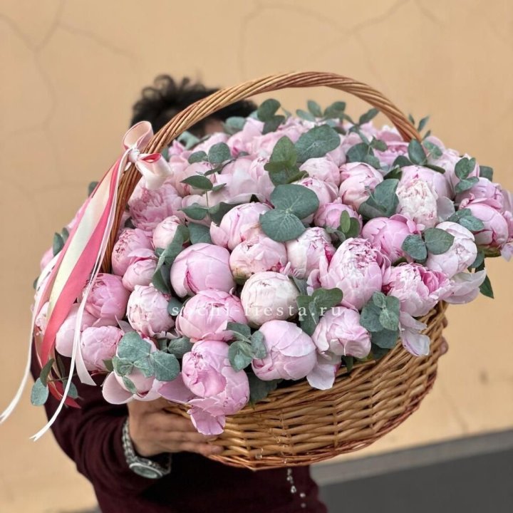 Корзина пионов "75" в Казани