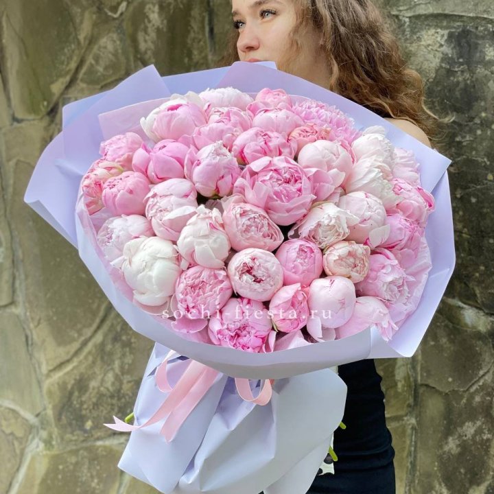 39 нежных пионов в Казани