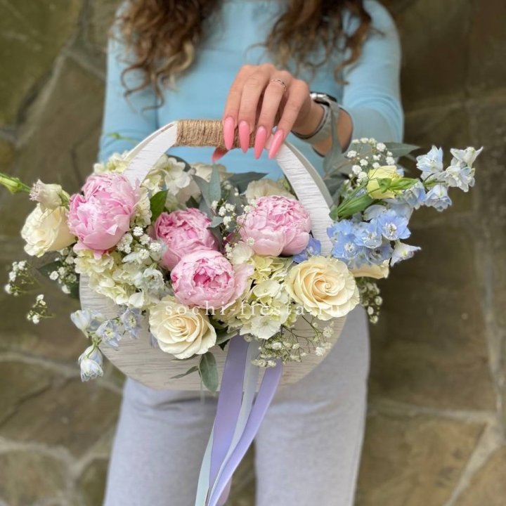 Ящик с пионами в Казани