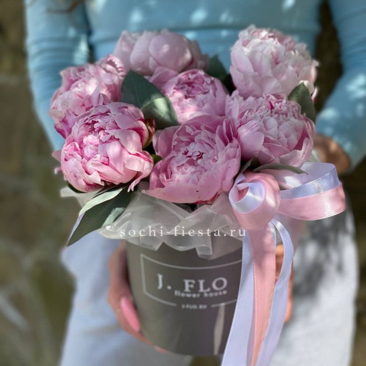 Цилиндр пионов с эвкалиптом в Казани