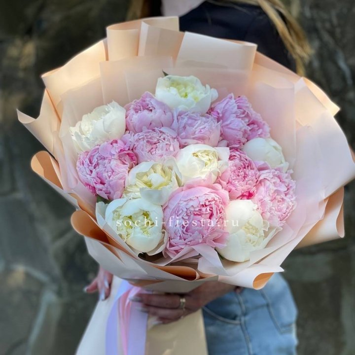 Букет 15 зефирных пионов в Казани