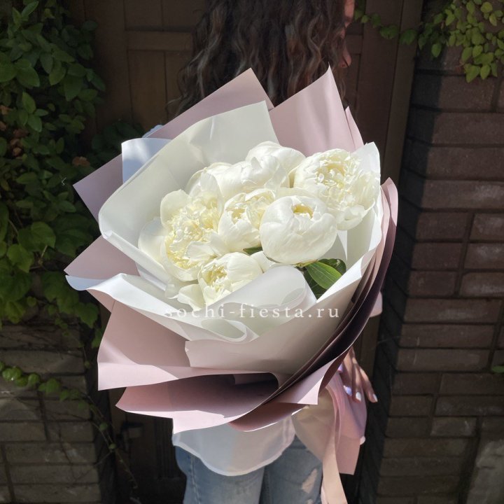 9 белоснежных пионов в Казани