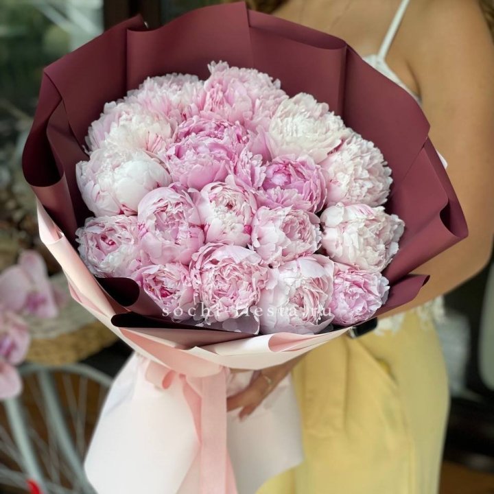 Букет 17 зефирных пионов в Казани