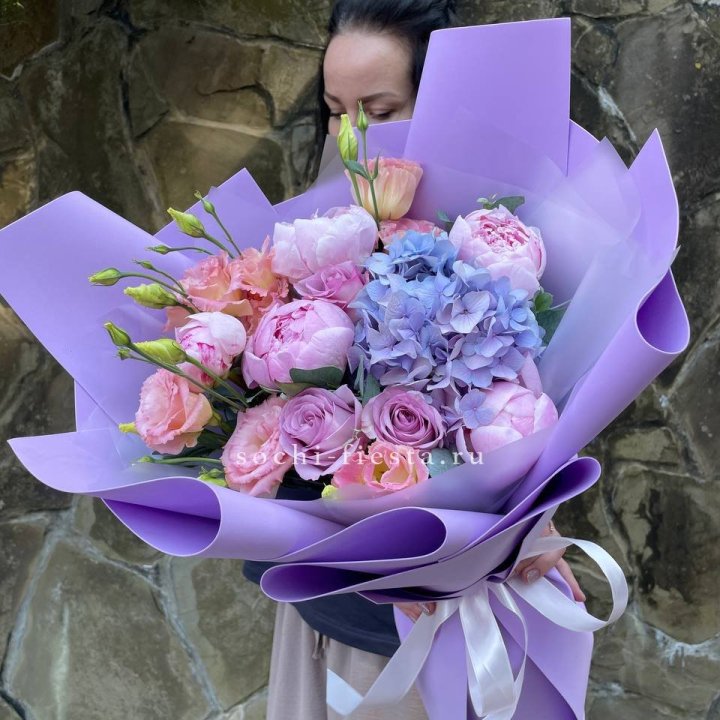 Букет с пионами "Блю логан" в Казани