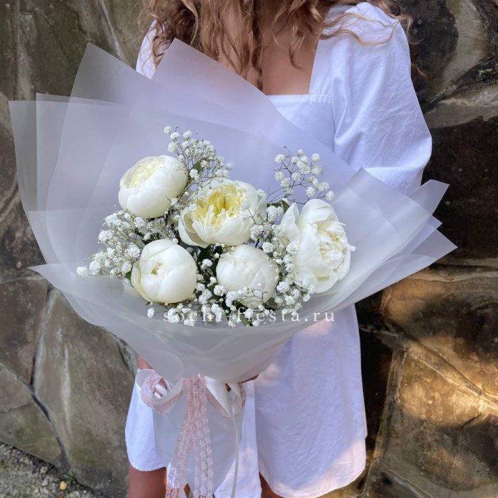 Букет белых пионов "Файв" в Казани