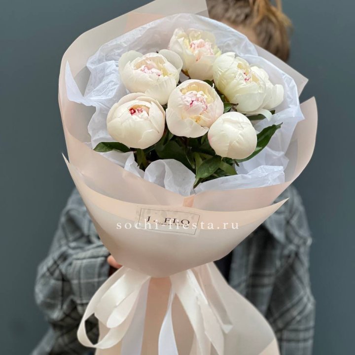 Букет белых пионов в Казани