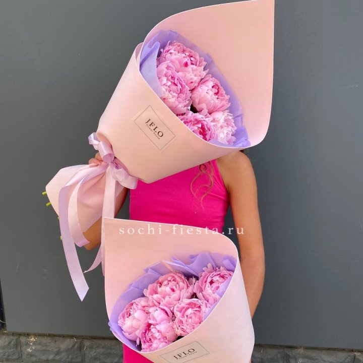 Букет из 5 пионов в Казани