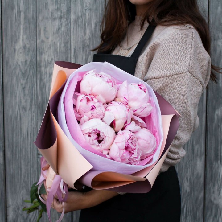 7 зефирных пионов в оформлении в Казани