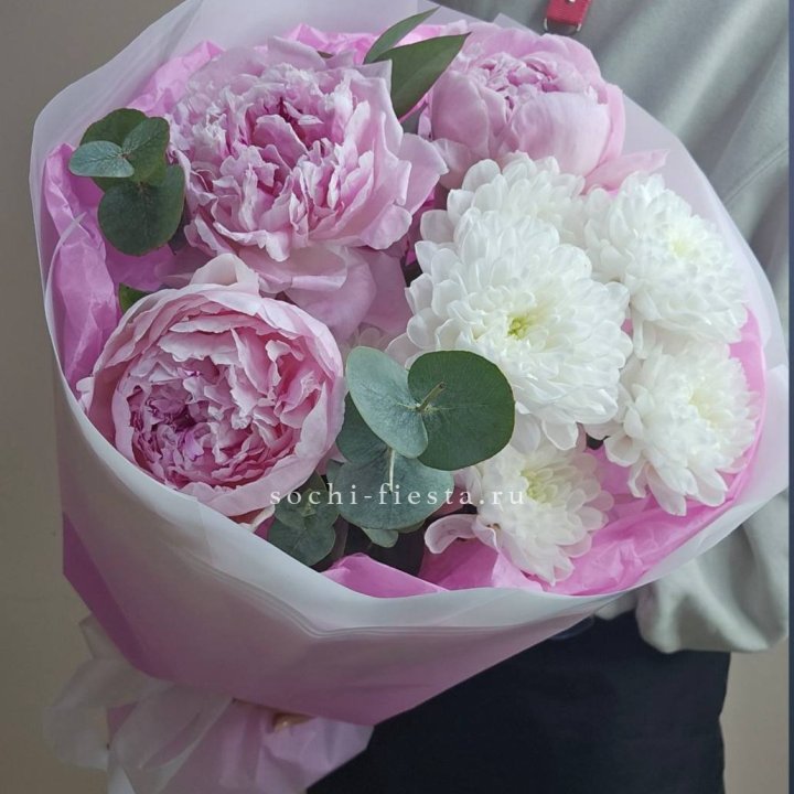  Букет комплимент с пионами в Казани