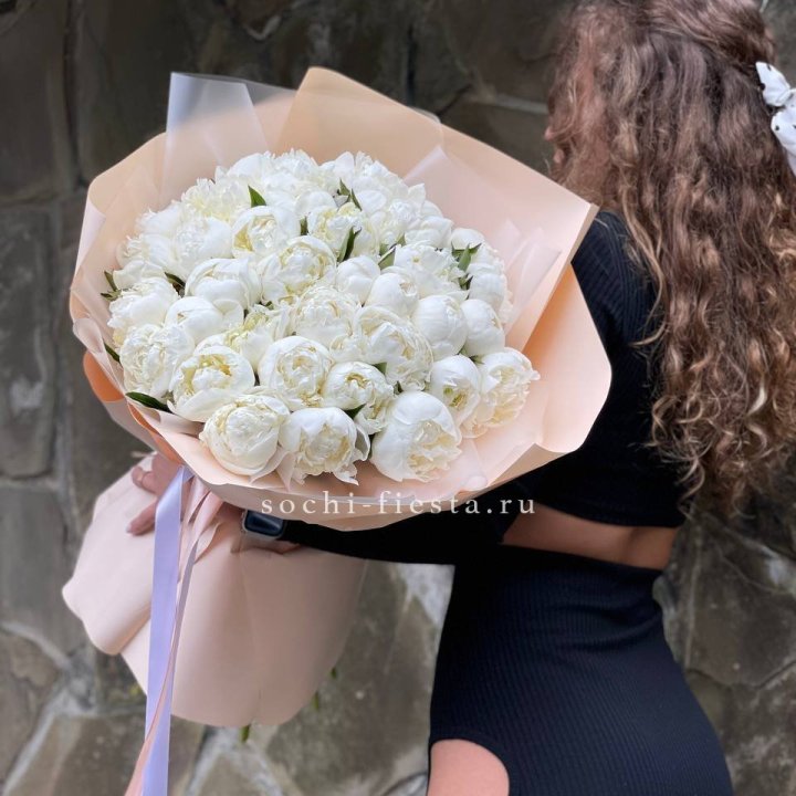 35 белых пион в Казани