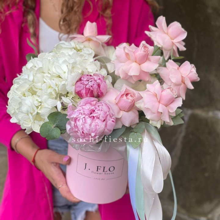 Цилиндр с пионами "Алисия" в Казани