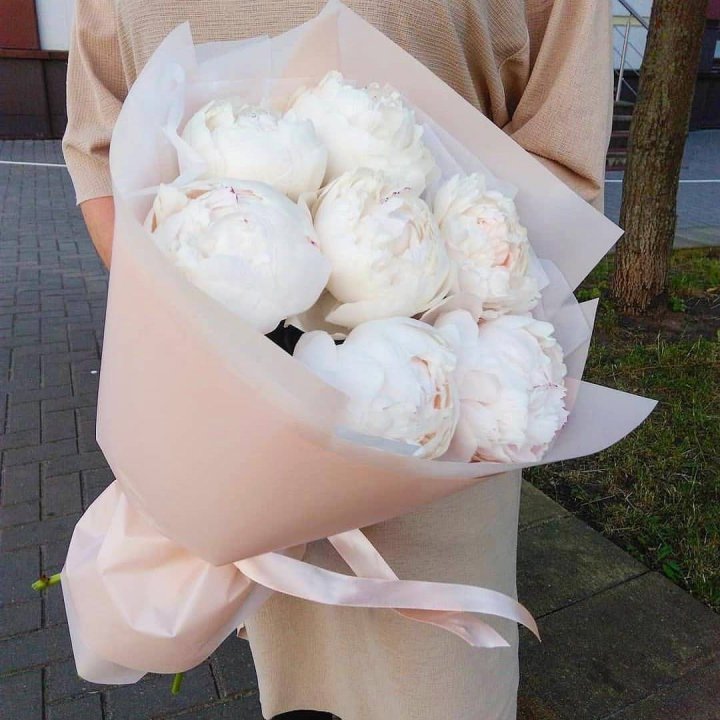 Букет белых пионов в Казани