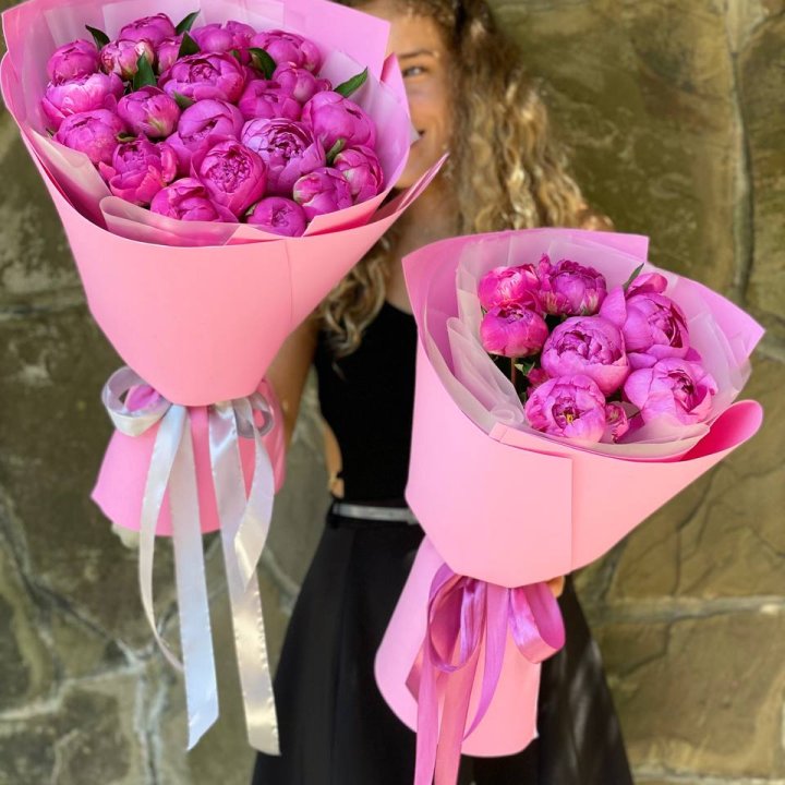 Букет ярких пионов  в Казани