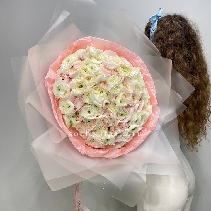 113 ранункулюсов  в Казани