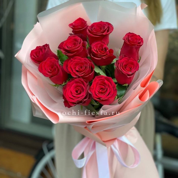 Букет красных роз "Мадам ред" в Казани