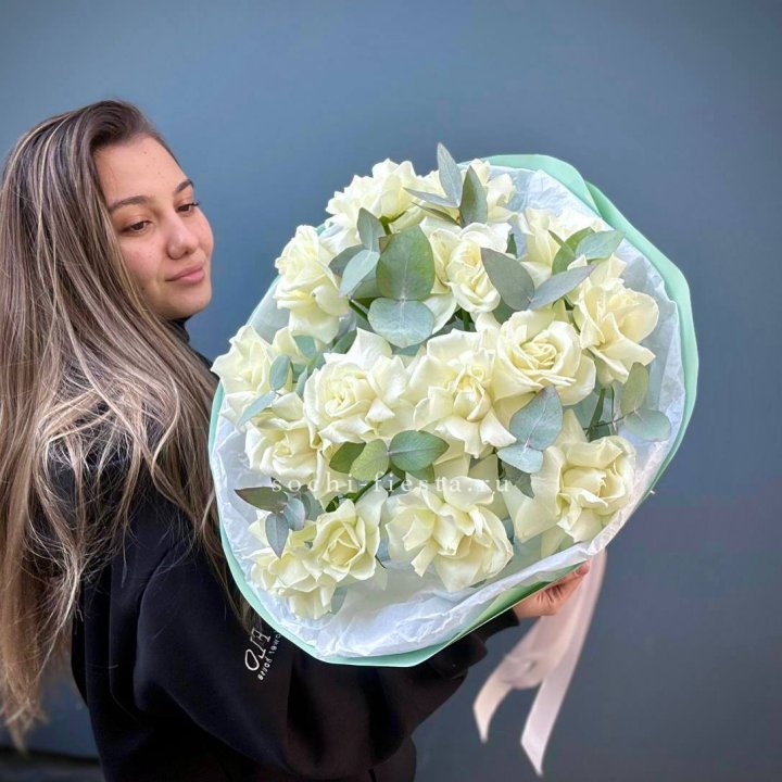 15 Белых французских роз "Ноте бьянка" в Казани