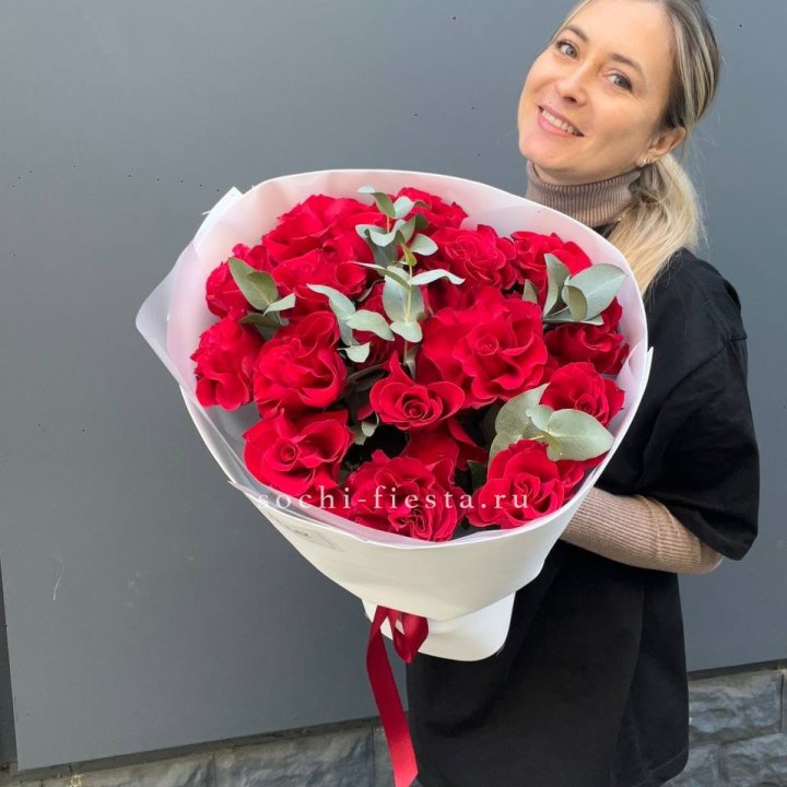 17 Красных французских роз в Казани
