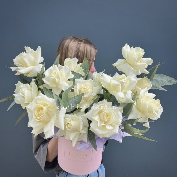 15 Французских роз в боксе в Казани